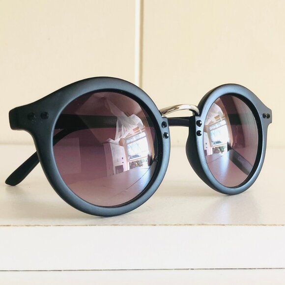 Black Round Sunglasses - Picture 3 of 5